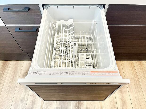 面倒なお片づけは食洗機にお任せ！家事の負担が減って、時間にも気持ちにもゆとりができます。