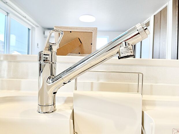 いつでも清潔なおいしいお水を。一つの水栓で水道水と浄水を使い分け。