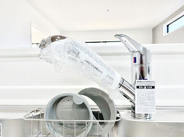 いつでも清潔なおいしいお水を。一つの水栓で水道水と浄水を使い分け。