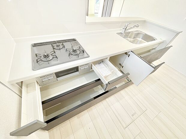 使いやすさを優先したスライド式収納タイプ！