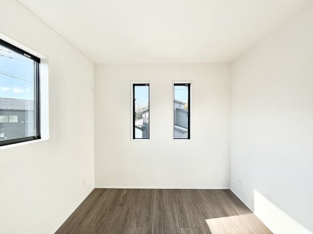 使いやすい形でベットや家具の置き方にも困ることもありません。