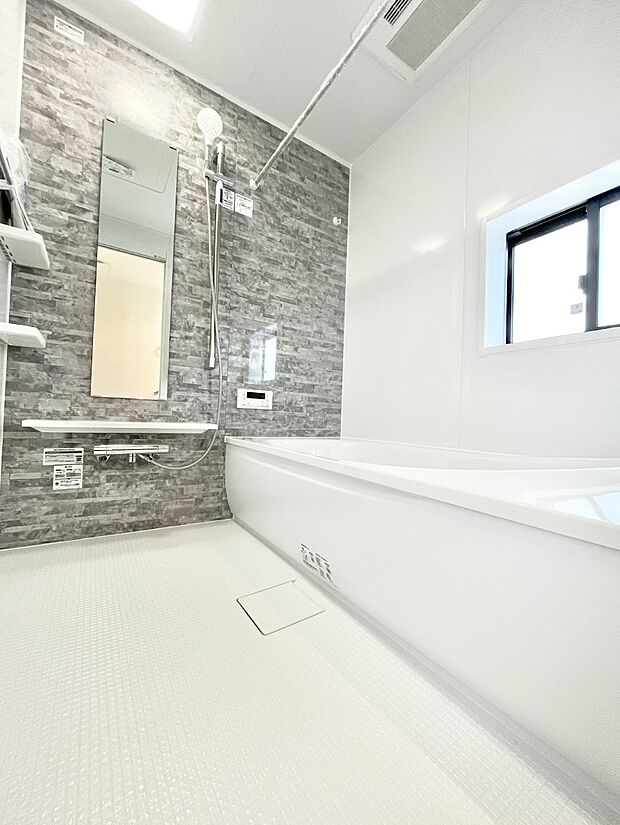 落ち着いた雰囲気でゆっくりお寛ぎいただけるバスルーム