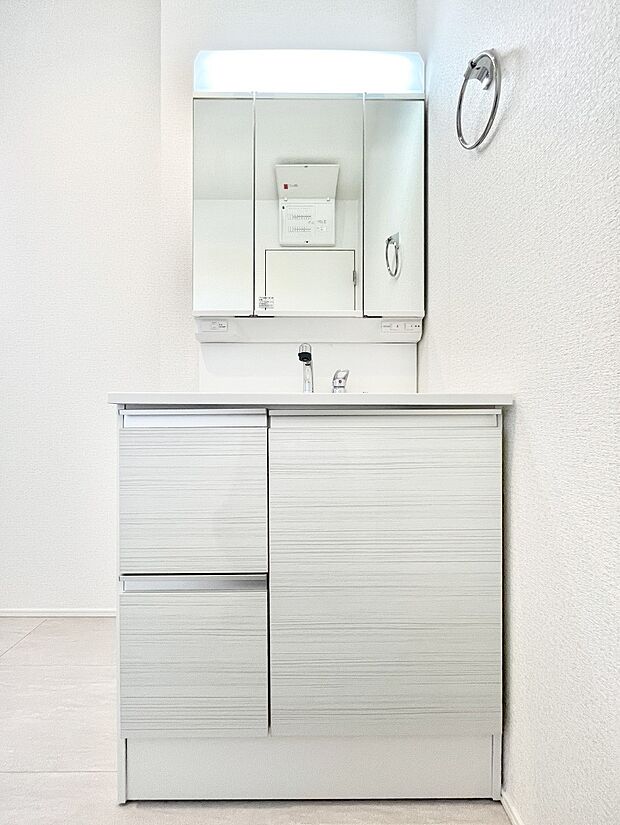 収納力と機能性に優れた洗面化粧台