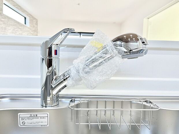 いつでも清潔なおいしいお水を。一つの水栓で水道水と浄水を使い分け。