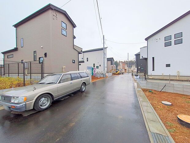 〜Exterior〜　前面道路：西 6m 公道　前面道路は閑静な住宅地をはしる車通りの少ない道路。駐車の出し入れもらくらくです！ご不明点・現地見学のご希望は、お気軽にお問い合わせください！