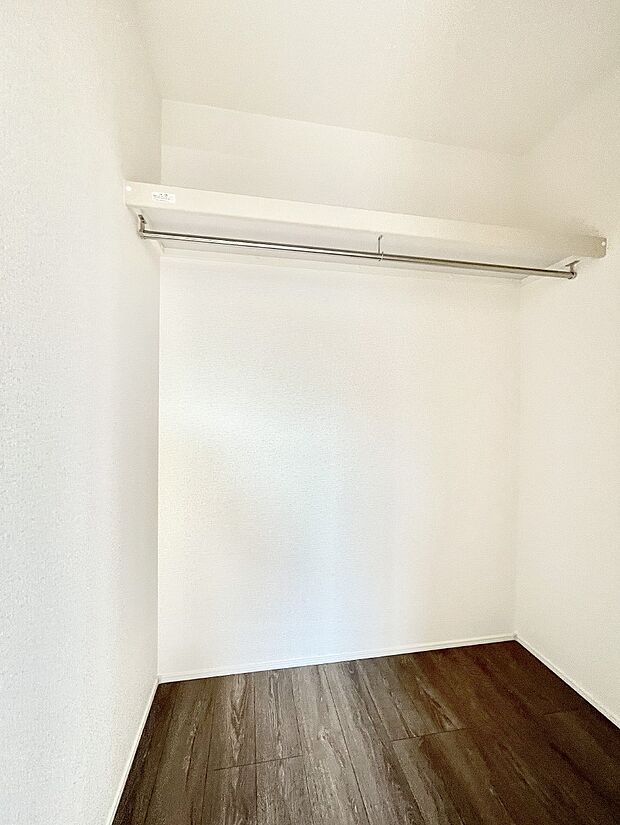 ウォークインクローゼット付きで生活空間を広く利用できます。