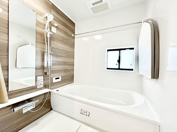 浴室乾燥機付きのバスルームでいつでも快適なバスタイムが楽しめます！