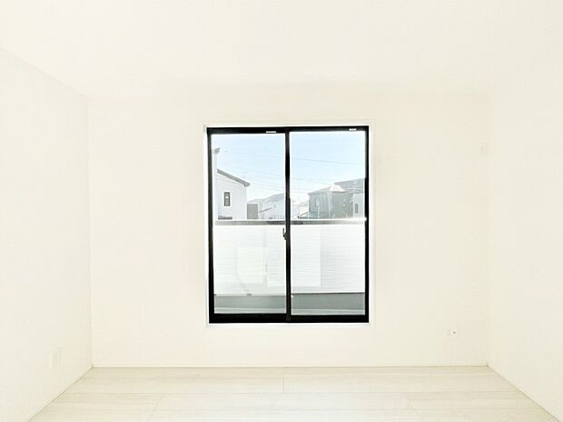 明るいバルコニーサイドに洋室を設置。目覚めの良い寝室に。 