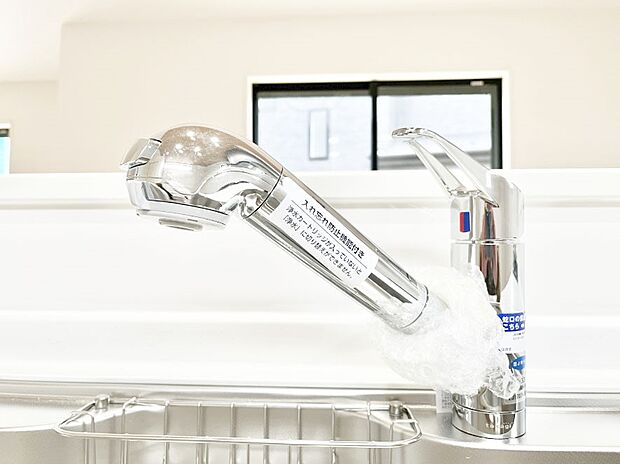 いつでも清潔なおいしいお水を。一つの水栓で水道水と浄水を使い分け。