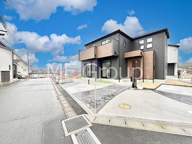 〜Exterior〜　前面道路：南 6.5m 公道、東 6m 公道　住宅地になっているので車量も少なく、静かな立地です。子育て環境も良好です♪♪周辺環境もあわせてご案内させて頂きます。