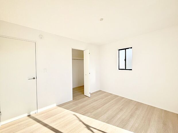 ウォークインクローゼットがあるお部屋！季節ごとの入れ替えも不要で便利です。