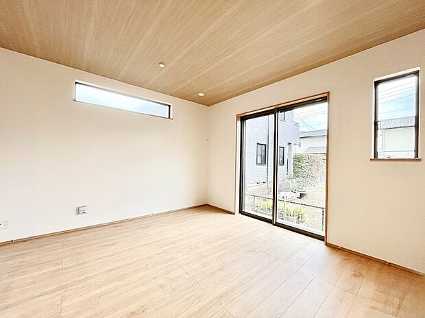 ◆B号棟◆~Living~ 豊かな陽光がこの場所を照らしだす。光溢れるこの空間はみんなの笑顔が集う場所、時を忘れ、つきることのないたわいもない会話を楽しむ時間、たくさんの思いが綴られる場所。