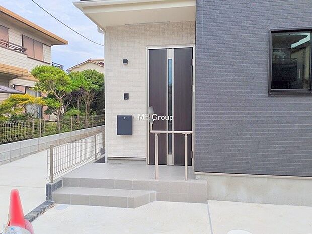 〜Entrance〜玄関は、お客さんをお迎えする場であり、家族が出入りする場でもあるので「おうちの顔」とも呼ばれる重要な場所!すっきりと明るく、いつでもお客様をお出迎えできるような設計をしました!