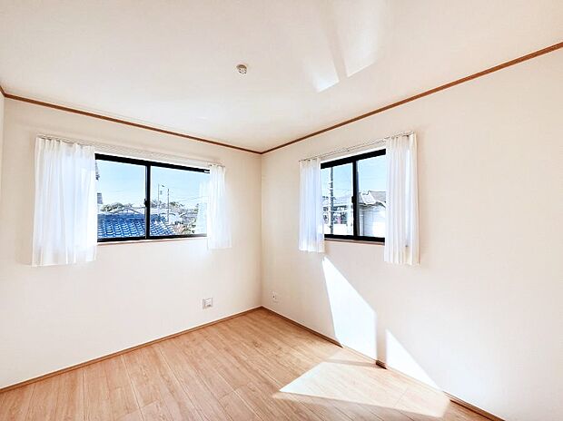 〜Bed Room〜　部屋数が多いのが戸建てのメリットです。ご家族が増えたことで手狭に感じていた住まいも戸建てでは各居室プライバシーを保つことができます。住まいにゆとりが生まれ心もリラックスできます♪