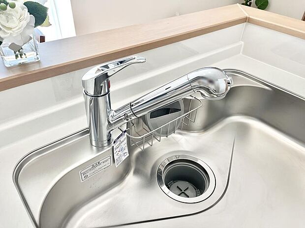 いつでも清潔なおいしいお水を。一つの水栓で水道水と浄水を使い分け。