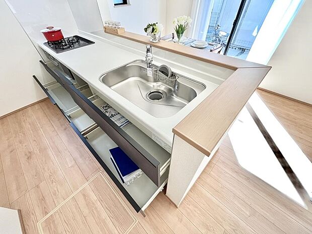 使いやすさを優先したスライド式収納タイプ！