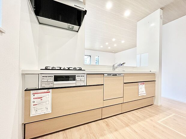 料理をしながらでもご家族との会話を楽しめる対面キッチン