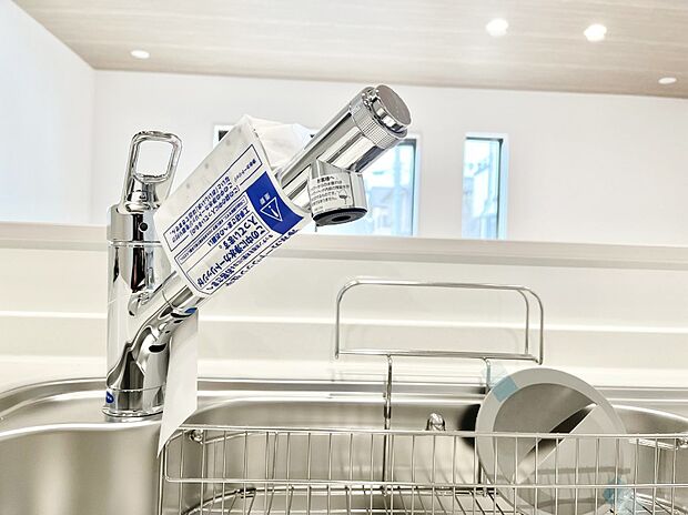 いつでも清潔なおいしいお水を。一つの水栓で水道水と浄水を使い分け。