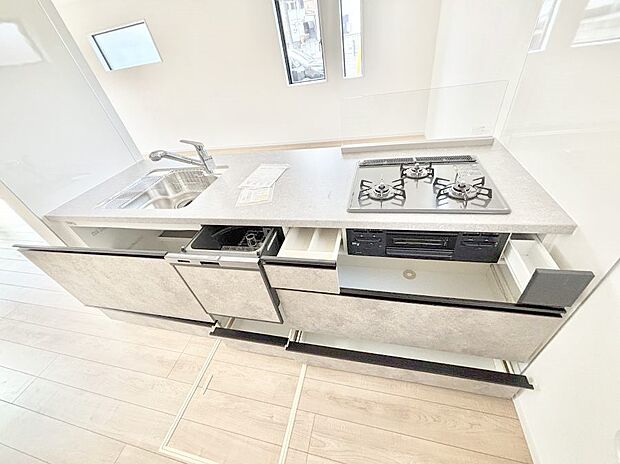 使いやすさを優先したスライド式収納タイプ!