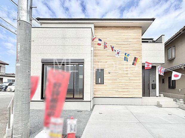 ～Exterior～　周辺には学校や買物施設もあり生活、子育てに適した環境が広がっています！「永住地」として、物件のご見学だけではなく、周辺の環境や通学できる学校についてもご相談ください！