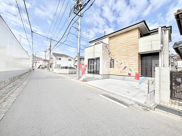 ~Exterior~ 前面道路は閑静な住宅地をはしる車通りの少ない道路。駐車の出し入れもらくらくです!ご不明点・現地見学のご希望は、お気軽にお問い合わせください!
