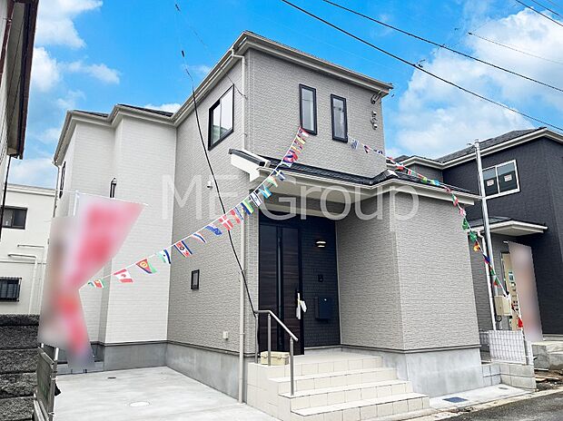 ◆A号棟◆~Exterior~ 一戸建ての大きなメリットは、自分達の「土地」を「自由に」使える事です。ガーデニングやDIY,車やバイクの趣味など様々な用途で利用できます。