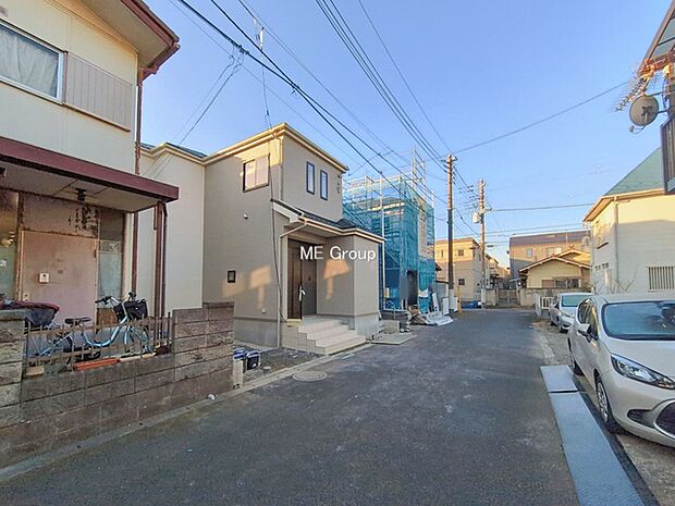 〜Exterior〜　前面道路：北西 4m 私道　前面道路は閑静な住宅地をはしる車通りの少ない道路。駐車の出し入れもらくらくです！ご不明点・現地見学のご希望は、お気軽にお問い合わせください