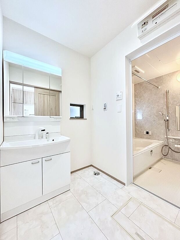 清潔感のある快適空間です。毎日の身支度も気持ち良くお使い頂けます。 