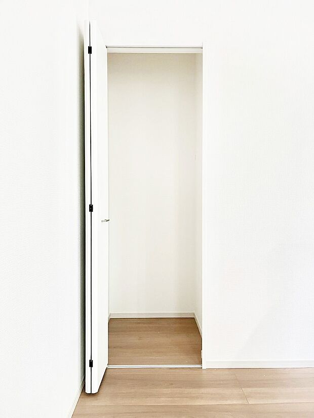 食材のストックはもちろん、日用品の収納など使い方はいろいろ!