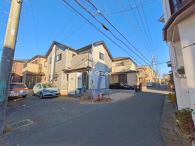 〜Exterior〜　前面道路：東 4m 公道　前面道路は閑静な住宅地をはしる車通りの少ない道路。駐車の出し入れもらくらくです！ご不明点・現地見学のご希望は、お気軽にお問い合わせください！