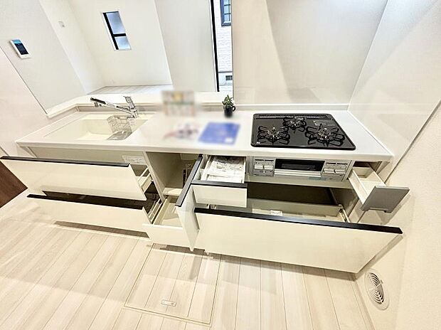 使いやすさを優先したスライド式収納タイプ！