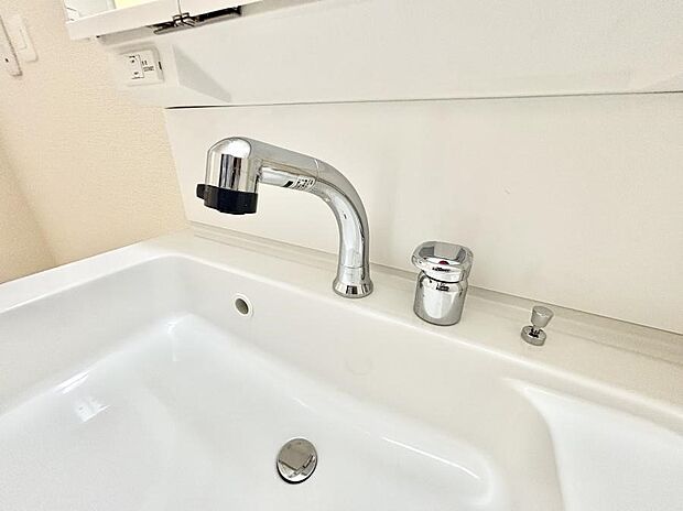 ハンドシャワー付き！使いやすい洗面台。