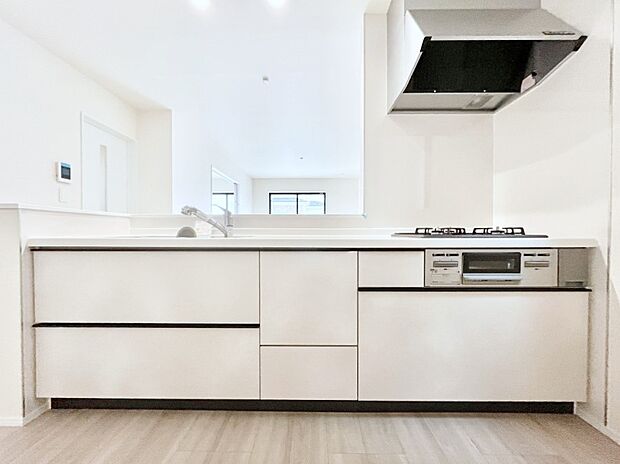 ~Kitchen~ 広くて使いやすいキッチンなら家族でいっしょに料理をつくったり、後片付けも手間なくできちゃいます♪収納もたっぷりあるので、いつもすっきりと清潔な印象を保てます。