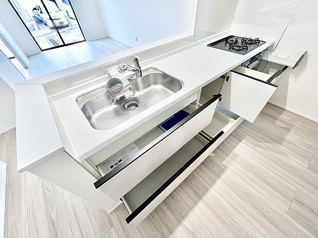 使いやすさを優先したスライド式収納タイプ!