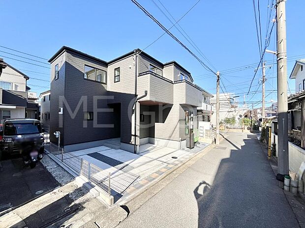 前面道路:二方 : 南東 4m 私道、北西 4m 私道前面道路は閑静な住宅地をはしる車通りの少ない道路。車の出し入れもらくらくです!ご不明点・現地見学のご希望は、お気軽にお問い合わせください!