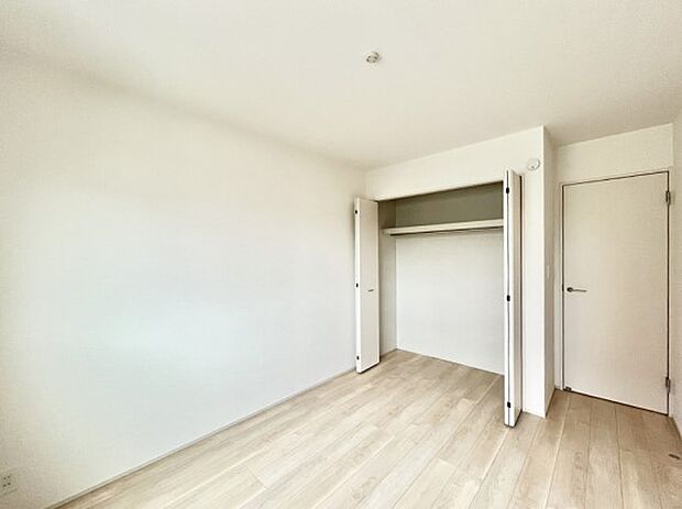 〜Bed Room〜　部屋数が多いのが戸建てのメリットです。ご家族が増えたことで手狭に感じていた住まいも戸建てでは各居室プライバシーを保つことができます。住まいにゆとりが生まれ心もリラックスできます♪