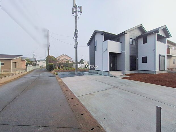 〜Exterior〜　前面道路：北西 4.89m 公道　前面道路は閑静な住宅地をはしる車通りの少ない道路。駐車の出し入れもらくらくです！ご不明点・現地見学のご希望は、お気軽にお問い合わせください！