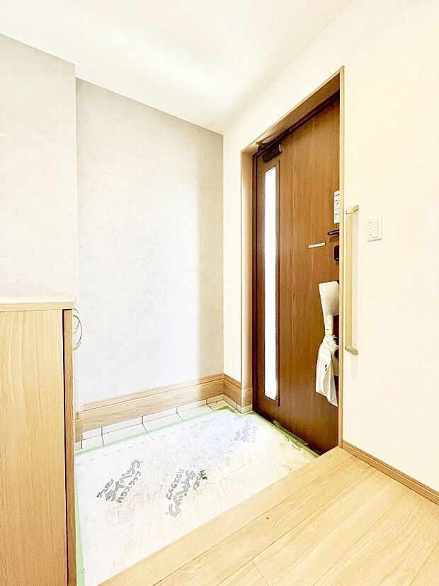 ◆2号棟◆~Entrance~ 玄関は家の顔といわれますが我が家のセンスをさりげなく感じさせる魅力ある玄関造りも楽しみの一つ。帰宅する度に家族がほっとできる心地よい空間造りも大切ですね♪