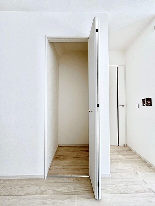 ◆3号棟◆リビング収納。ここに収納があると物が集まるLDKがスッキリ片付きそうですね。