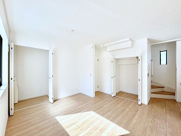 ◆4号棟◆リビング収納。ここに収納があると物が集まるLDKがスッキリ片付きそうですね。  