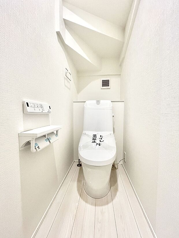 〜Toilet〜 綺麗・スッキリ・快適なウォシュレット付トイレでくつろげる空間です。トイレは毎日使わざるを得ないもの。いつも清潔を保ちたいですね。トイレが2ヶ所あるので朝の混雑時に便利です!