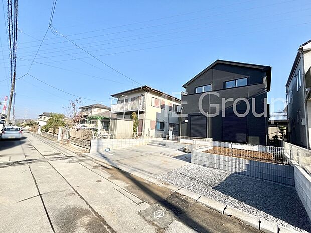 〜Exterior〜 前面道路は閑静な住宅地をはしる車通りの少ない道路。駐車の出し入れもらくらくです!ご不明点・現地見学のご希望は、お気軽にお問い合わせください!