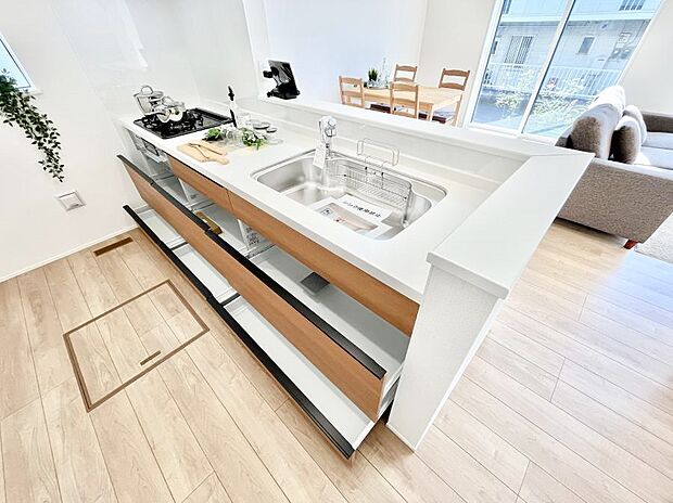 使いやすさを優先したスライド式収納タイプ！