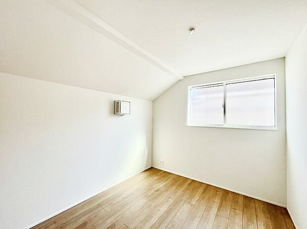 ~Bed Room~ 忙しく過ぎゆく日常を置き去るほど、ゆったりした時間が流れる住環境。『快適』は「家」と「街」と「環境」が調和した時に訪れるだと改めて感じさせてくれます。