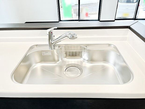 広々としたシンクでお料理やお皿洗いもラクラク快適に！