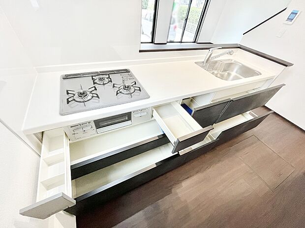 使いやすさを優先したスライド式収納タイプ！