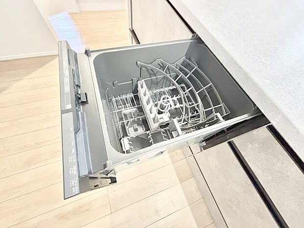 面倒なお片づけは食洗機にお任せ！家事の負担が減って、時間にも気持ちにもゆとりができます。