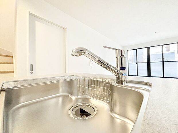 いつでも清潔なおいしいお水を。一つの水栓で水道水と浄水を使い分け。