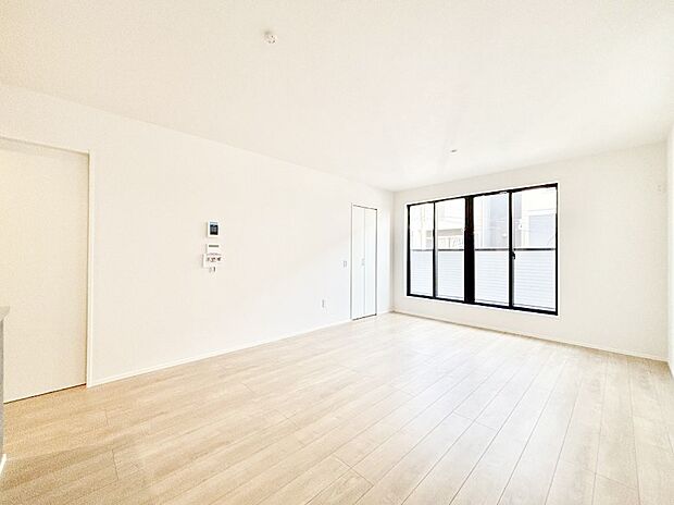 家族の笑顔が自然と生まれてくる、そんな雰囲気のダイニングに仕上がっています。