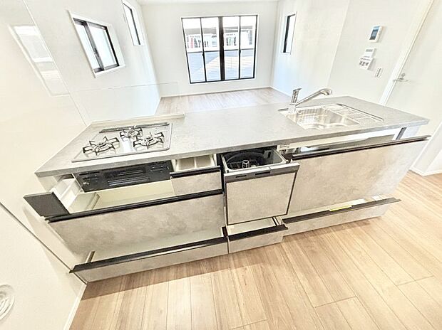 使いやすさを優先したスライド式収納タイプ！